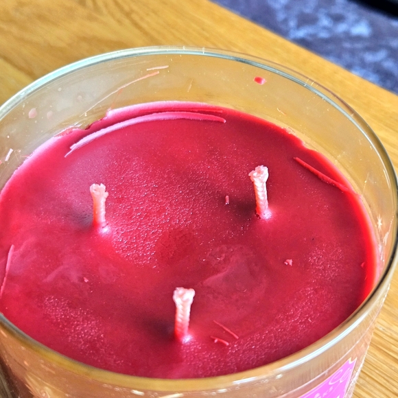 Bath & Body Works 'Tis The Season Scented Candle - 14.5 oz - Picture 3 of 4